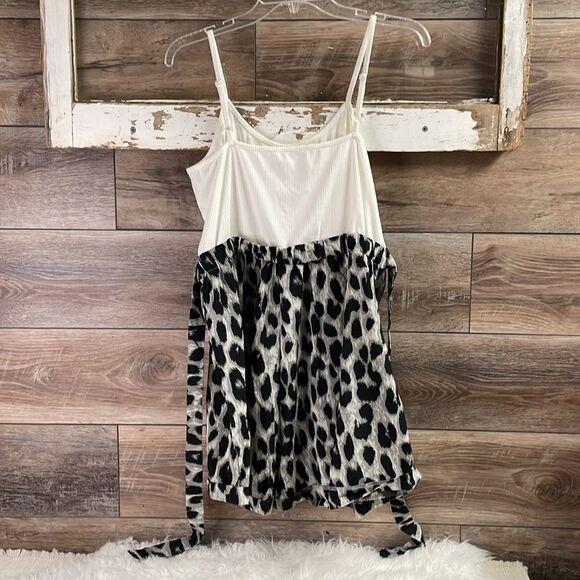 Animal Print Romper Jumpsuit Size XL Black, White and Gray - Picture 5 of 8